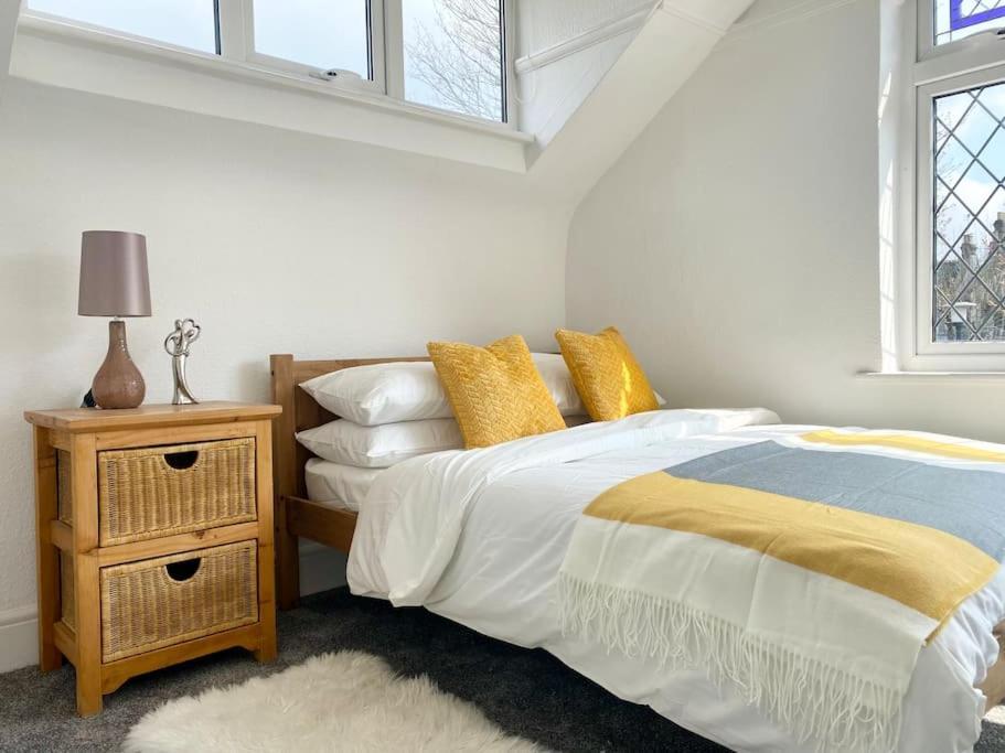 Charming Seaside Cottage In Leigh-On-Sea Southend-on-Sea Exteriör bild