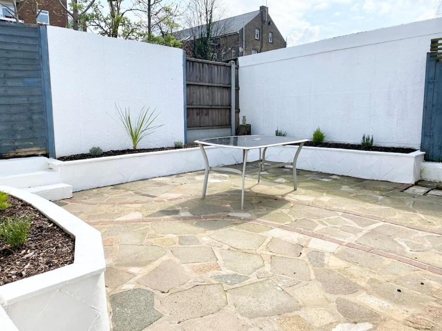 Charming Seaside Cottage In Leigh-On-Sea Southend-on-Sea Exteriör bild